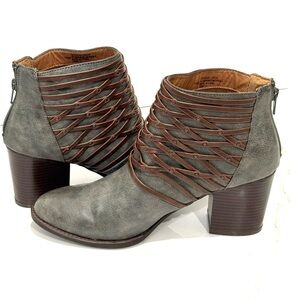 Eurosoft by Sofft woven multi straps Sola Ankle Boots 10M